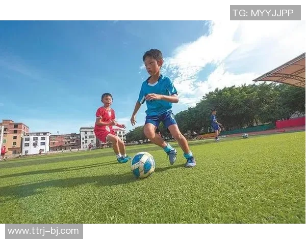 足球明星加盟跑男综艺节目展现运动魅力与幽默风采的精彩瞬间