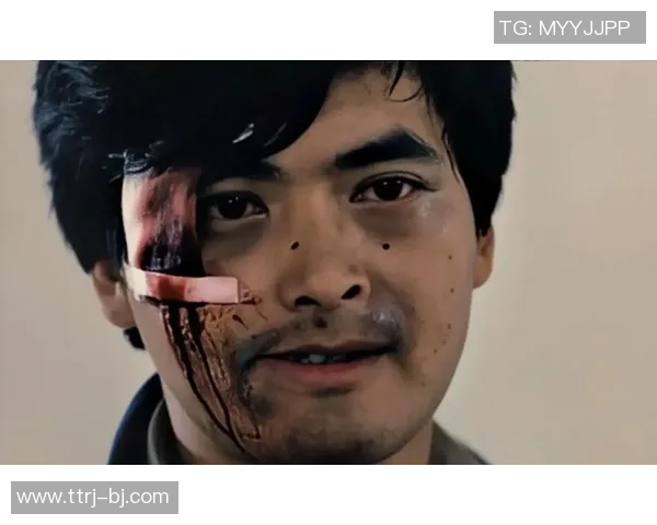 足球明星勇斗小偷展现英雄本色引发社会热议