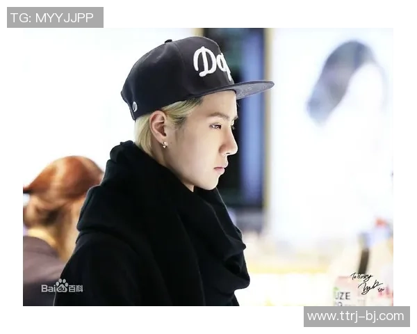 足球明星发型全景展示从经典到时尚的完美演绎与潮流趋势解析 足球明星发型全景展示从经典到时尚的完美演绎与潮流趋势解析