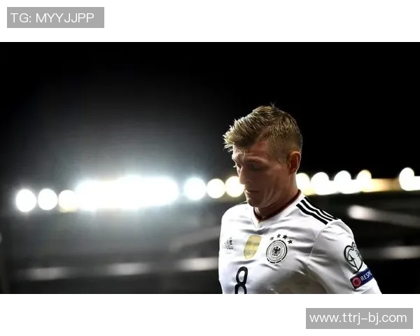 足球明星圆头形象大赏展现他们独特魅力与风采的精彩瞬间