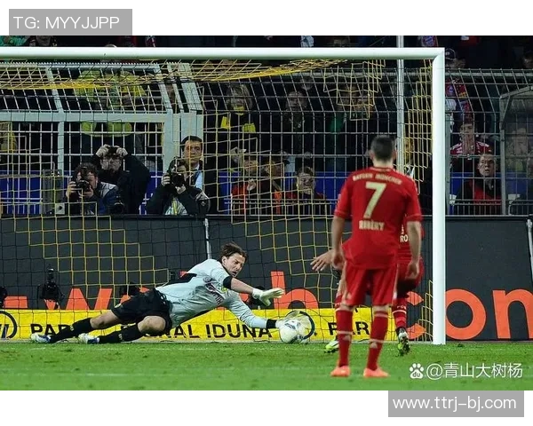 足球明星在比赛中频频犯规引发争议球迷热议公平竞争与体育精神