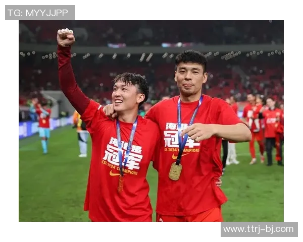 足球明星大神合影视频揭秘幕后故事与精彩瞬间分享