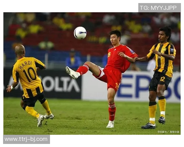 足球明星在赛场上的感人泪水瞬间揭示了他们背后的辛酸与坚持