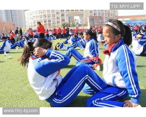 足球明星在跳绳时的高清精彩瞬间展现运动魅力与活力 足球明星在跳绳时的高清精彩瞬间展现运动魅力与活力