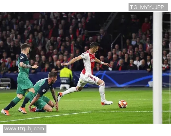 足球明星如何运用防门技巧提升球队防守实力与比赛胜率解析