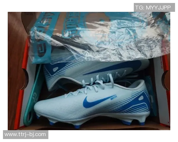 足球明星如何通过磨合提升球鞋性能与比赛表现的秘诀分享