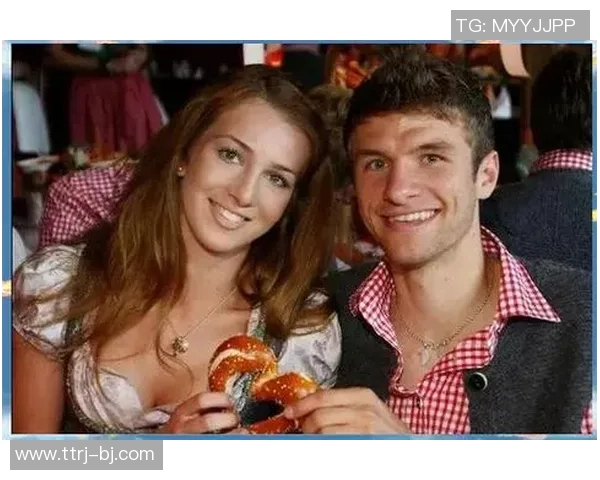 足球明星家庭生活揭秘：他们背后的支持与温暖故事