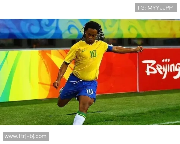 足球明星小罗在激烈比赛中展现超凡技艺引发球迷热烈追捧与赞叹