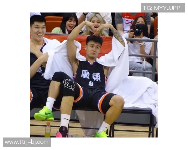 足球明星归国助力家乡发展重燃球迷热情与希望