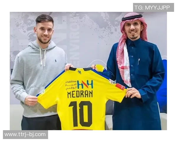 足球明星德兰杰的传奇生涯与场外风采揭秘