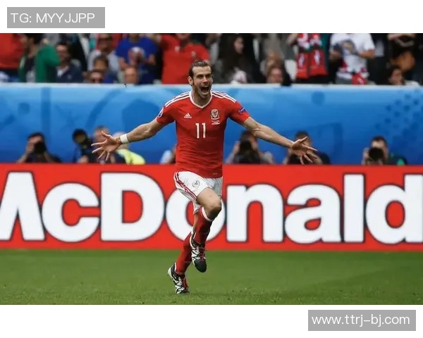 足球明星成长历程高清照片展现他们的奋斗与荣耀之路 足球明星成长历程高清照片展现他们的奋斗与荣耀之路