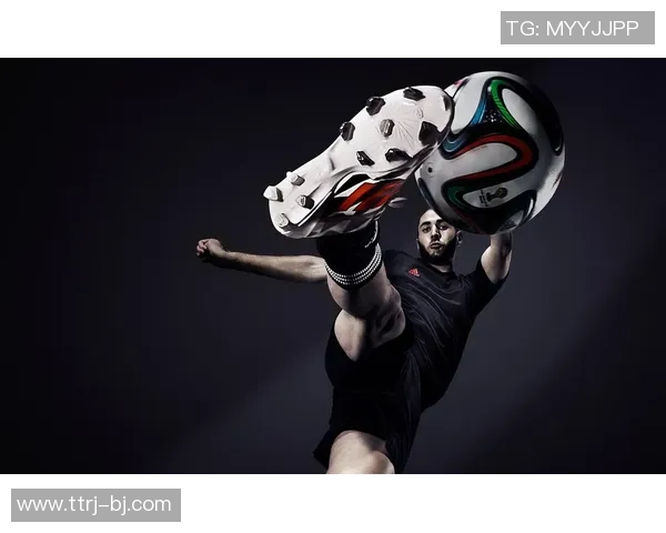 足球明星海报艾菲尔丁的魅力与传奇故事揭示了运动与艺术的完美结合 足球明星海报艾菲尔丁的魅力与传奇故事揭示了运动与艺术的完美结合