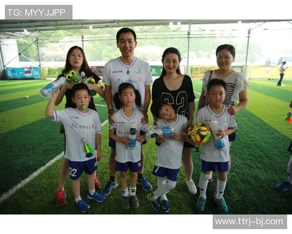 足球明星温情瞬间抱宝宝视频展现亲子时光的甜蜜与感动 足球明星温情瞬间抱宝宝视频展现亲子时光的甜蜜与感动