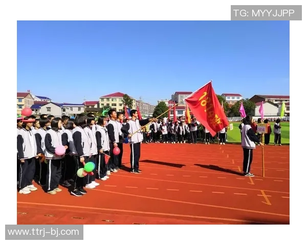 足球明星照片纹身男展现个性魅力与运动热情的完美结合 足球明星照片纹身男展现个性魅力与运动热情的完美结合