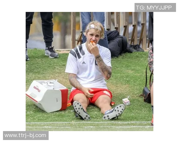 足球明星男生流行发型解析时尚潮流与个性魅力的完美结合