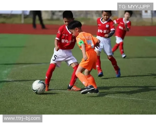 足球明星的18岁孩子展现惊人天赋引发关注与期待 足球明星的18岁孩子展现惊人天赋引发关注与期待