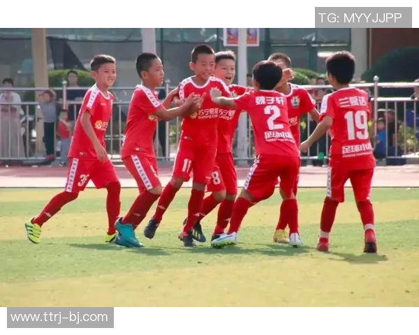 足球明星的家人是否也热爱足球运动探讨与分析