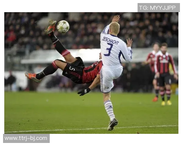 足球明星的倒钩技艺揭秘与经典瞬间回顾