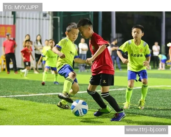足球明星精彩射门瞬间汇聚活动精彩回顾与精彩图片展示 足球明星精彩射门瞬间汇聚活动精彩回顾与精彩图片展示