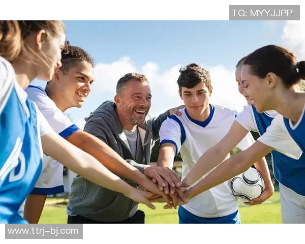 足球明星纳兰德的精彩瞬间与赛场风采全景展示