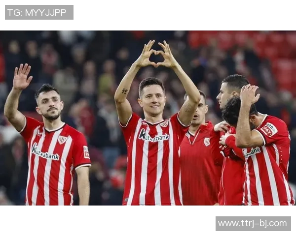 足球明星联袂登场时装秀展现运动与时尚完美结合的魅力与风采 足球明星联袂登场时装秀展现运动与时尚完美结合的魅力与风采